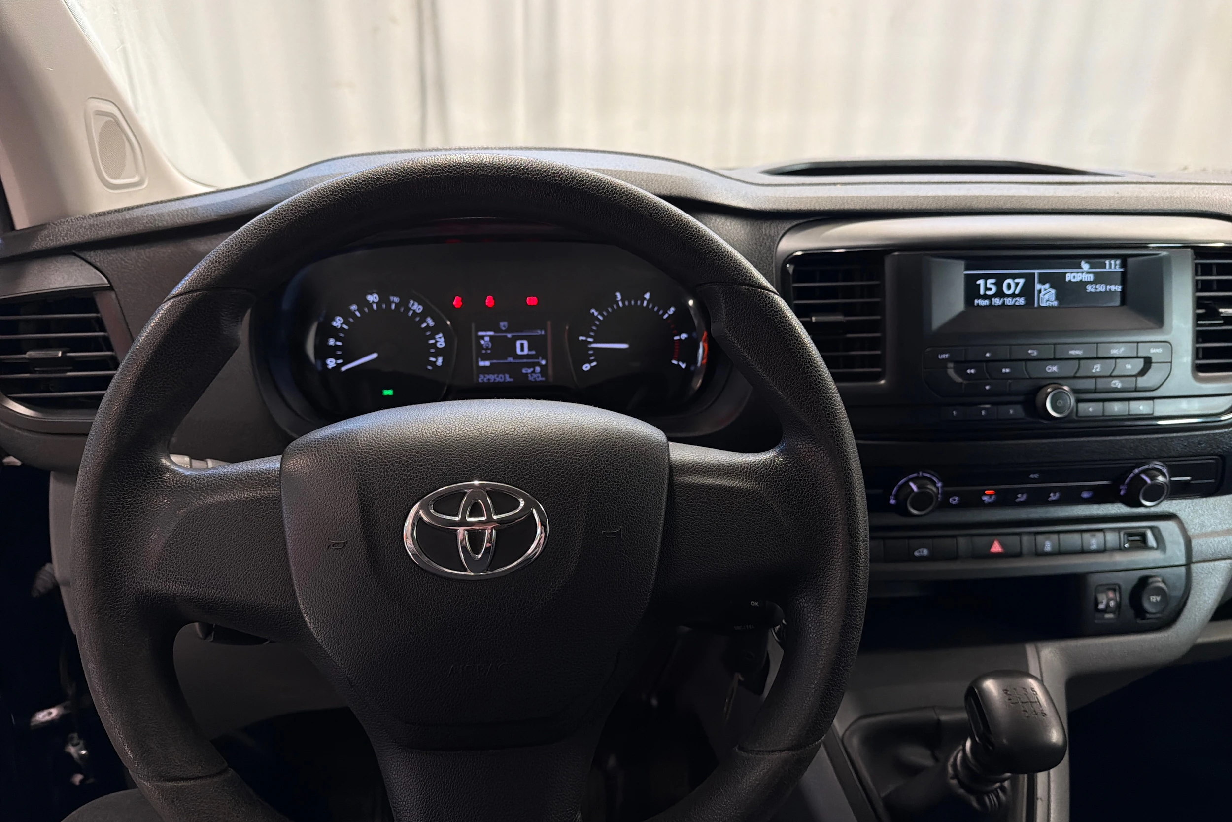 musta Toyota Proace 2018 kuva 6.
