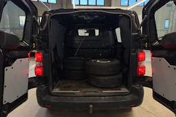 musta Toyota Proace 2018 kuva 7.