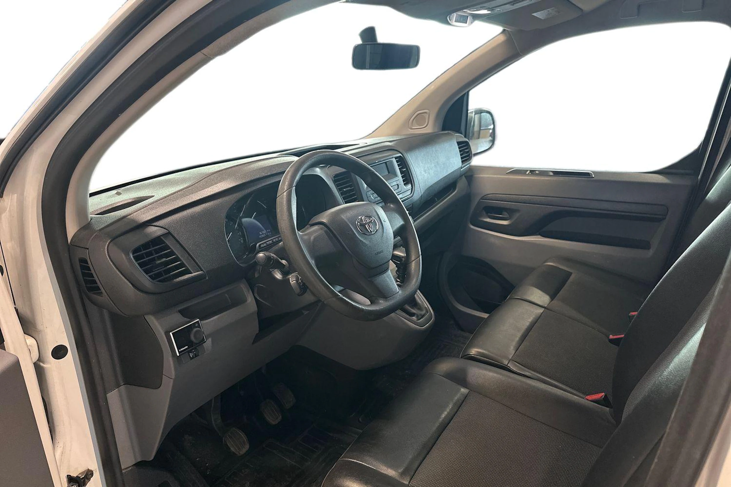 valkoinen Toyota Proace 2018 kuva 3.