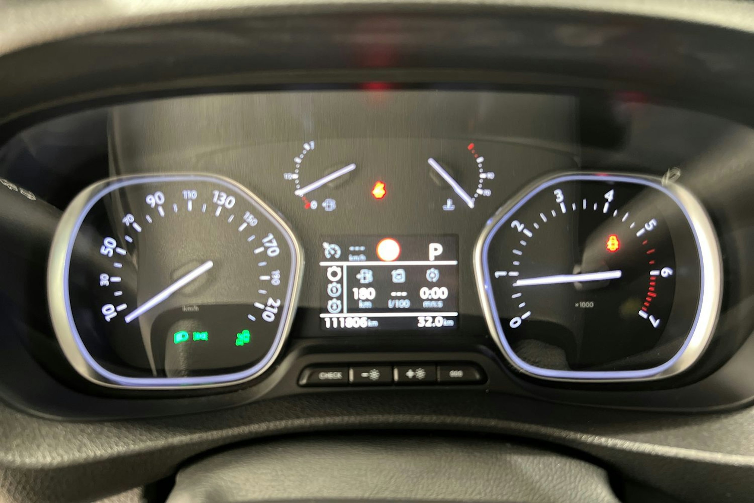 musta Toyota Proace 2018 kuva 17.