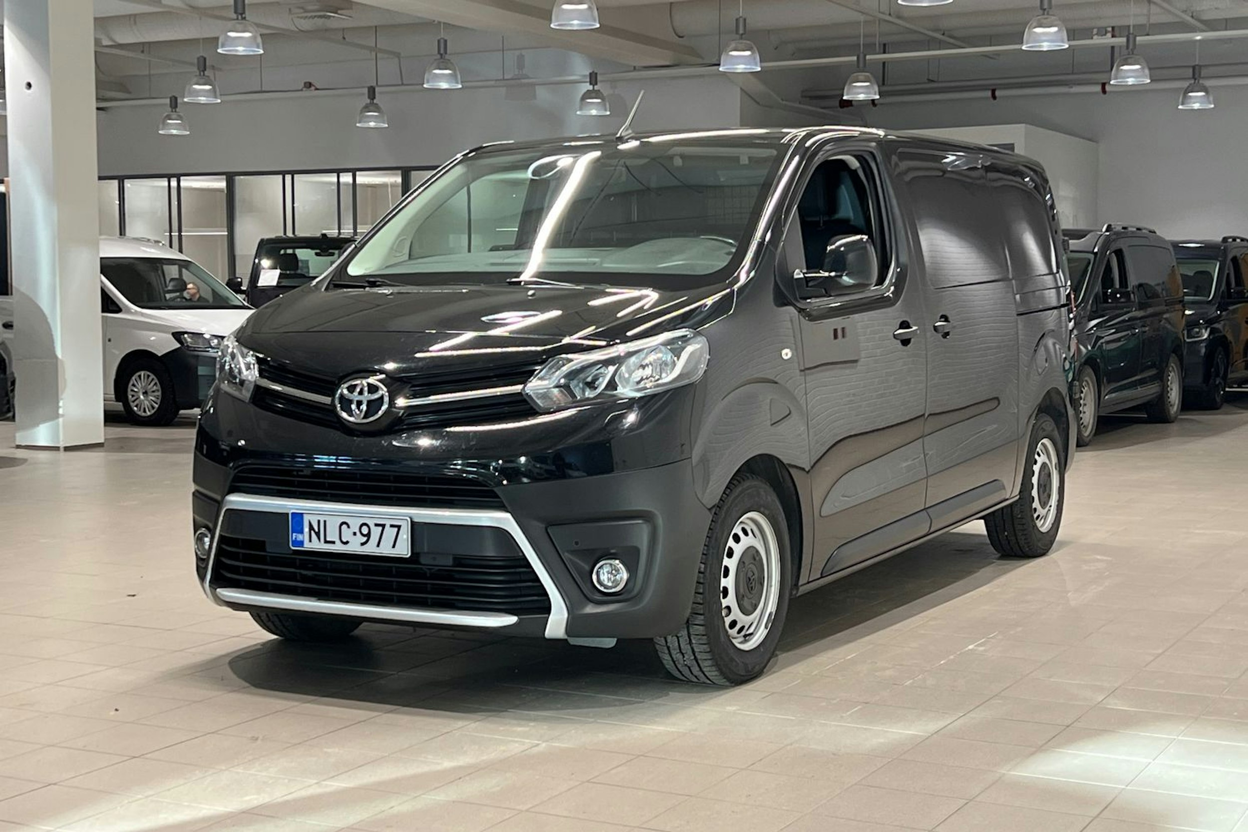 musta Toyota Proace 2018 kuva 23.