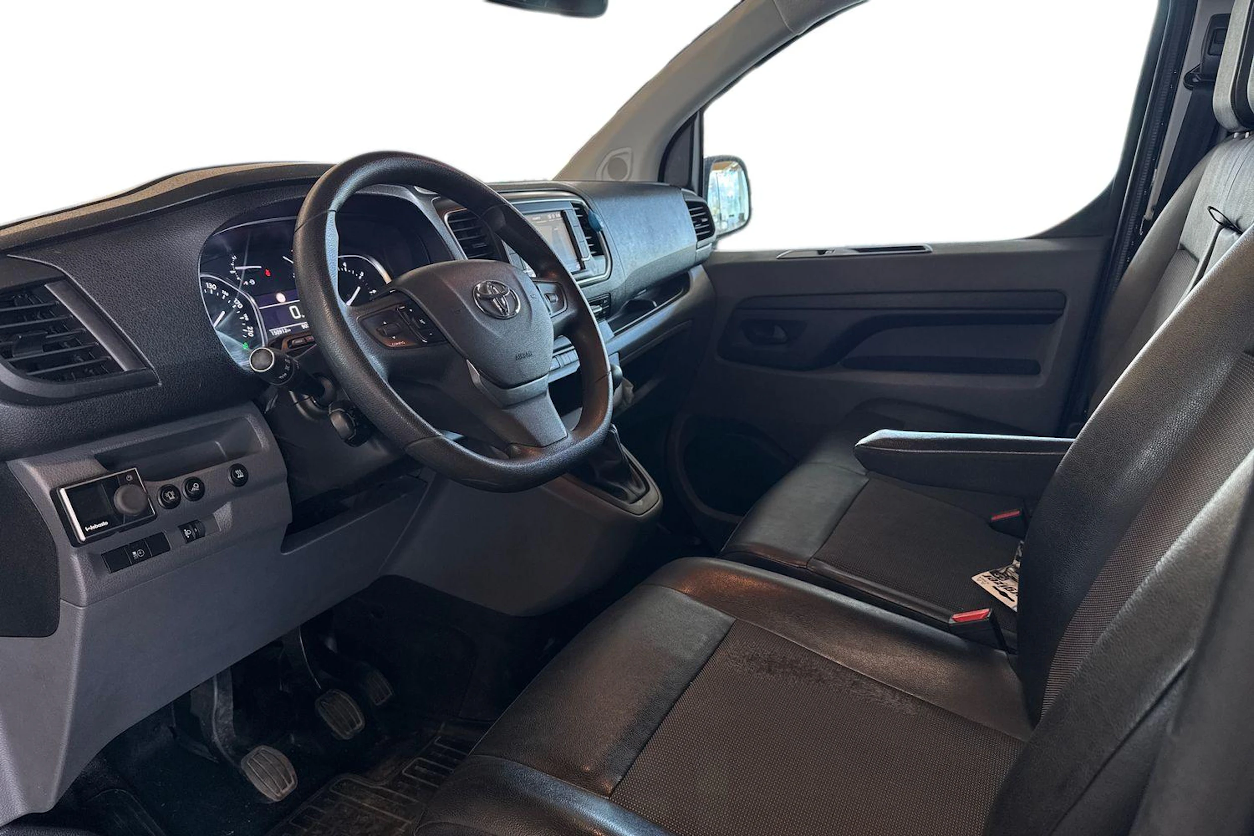 musta Toyota Proace 2018 kuva 3.
