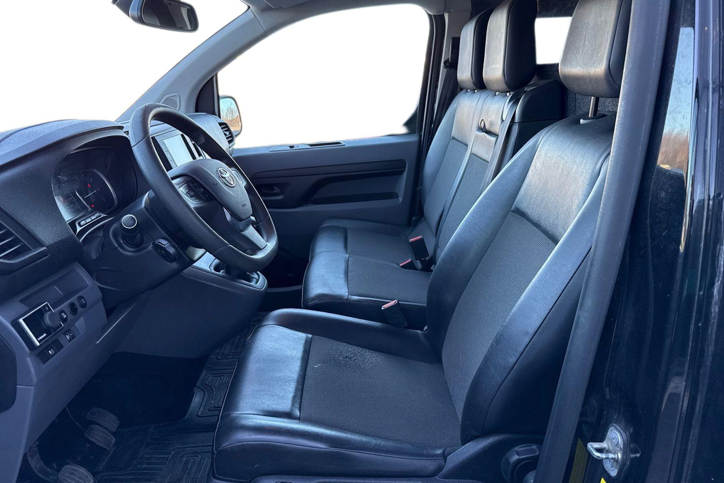 musta Toyota Proace 2018 kuva 3.