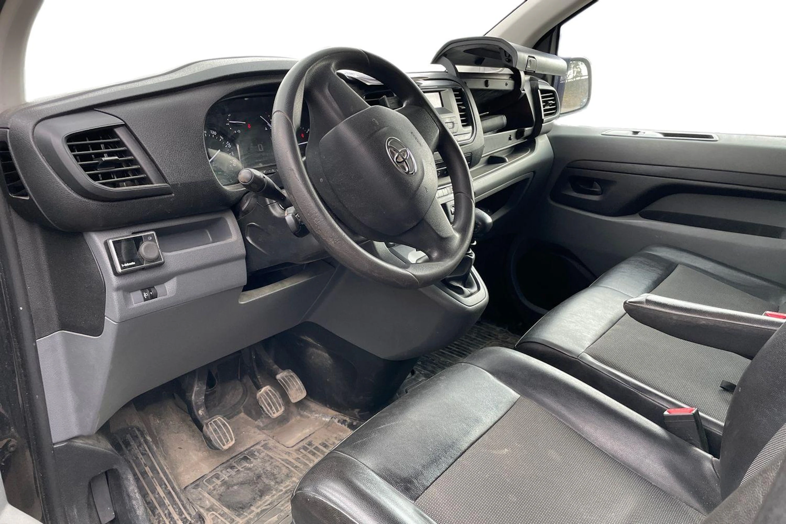 musta Toyota Proace 2018 kuva 3.