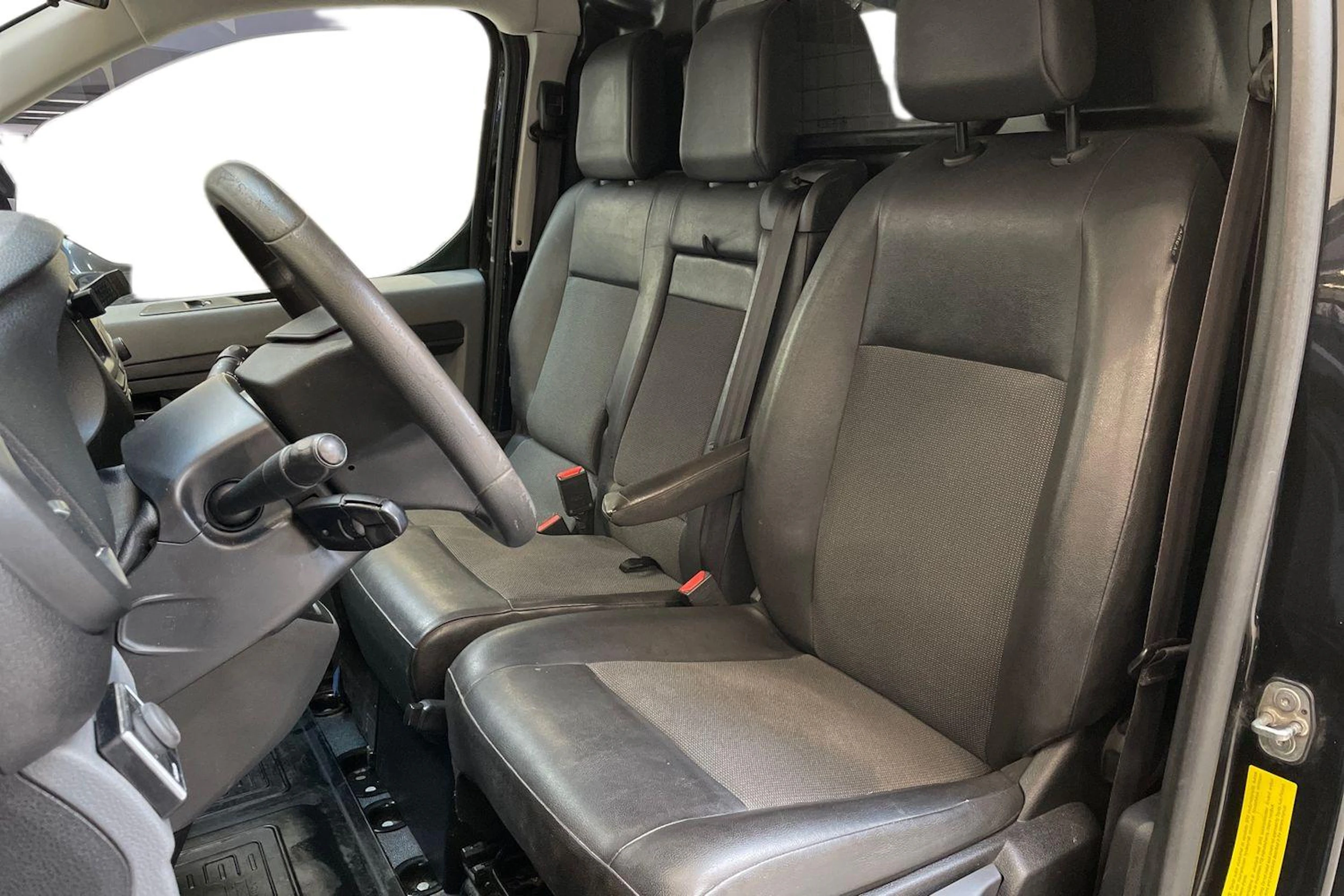 musta Toyota Proace 2018 kuva 9.