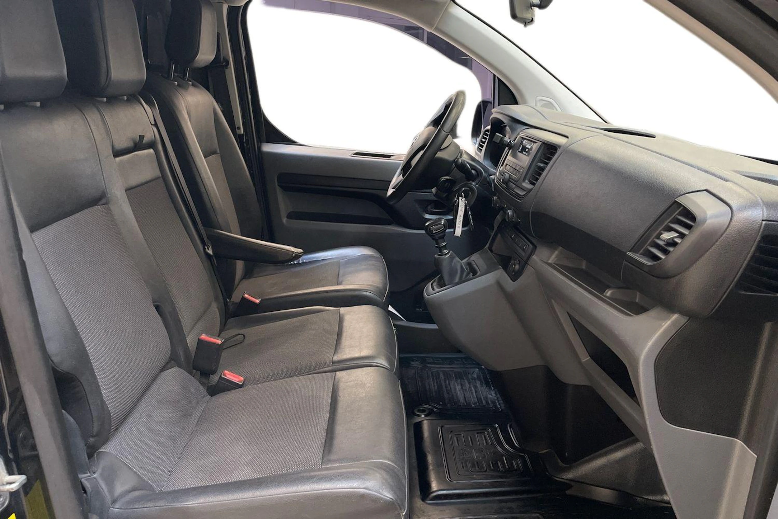musta Toyota Proace 2018 kuva 11.