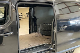 musta Toyota Proace 2018 kuva 17.