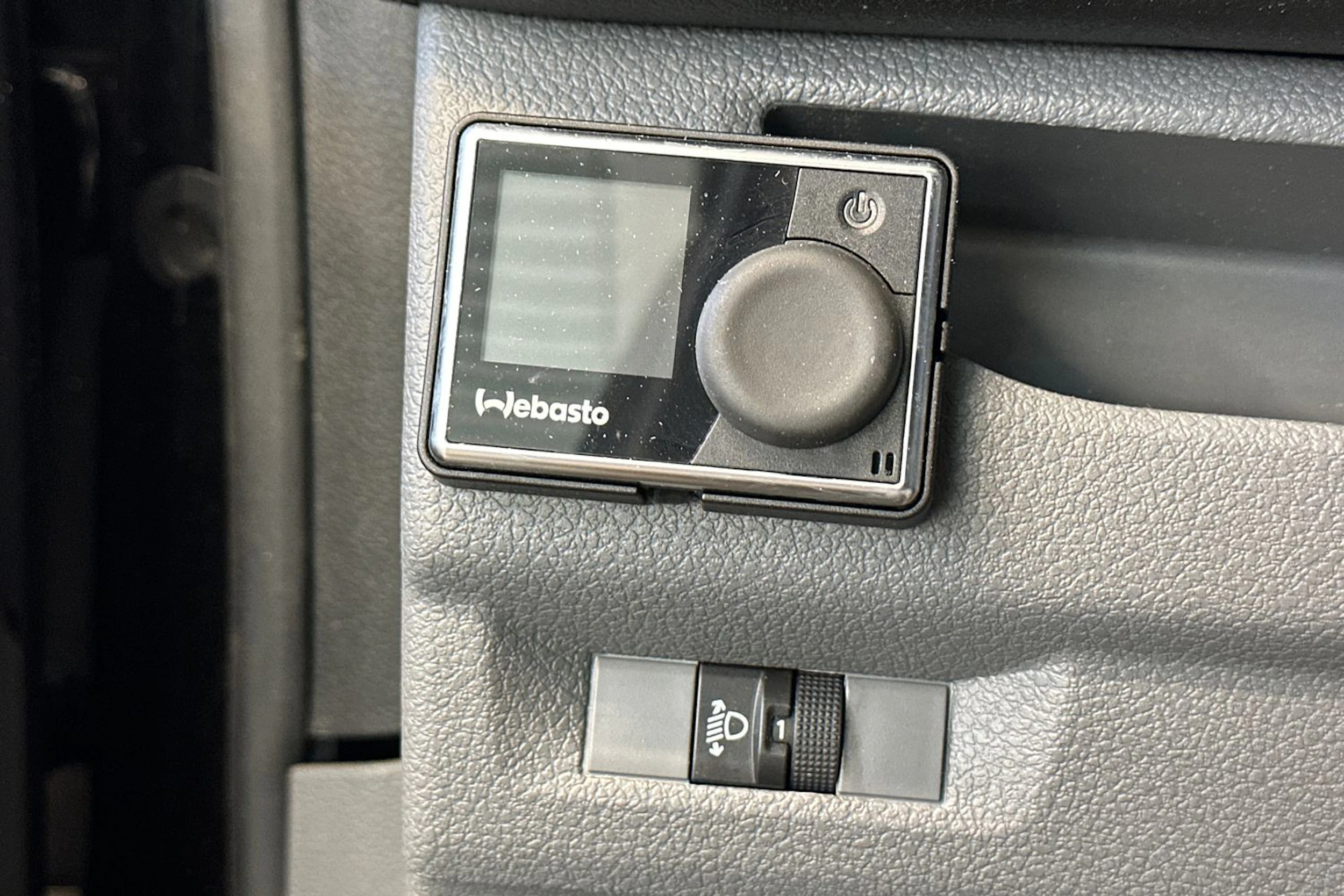 musta Toyota Proace 2018 kuva 12.