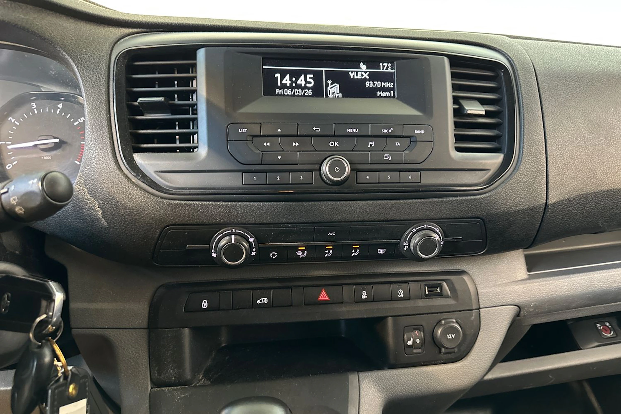 musta Toyota Proace 2018 kuva 16.