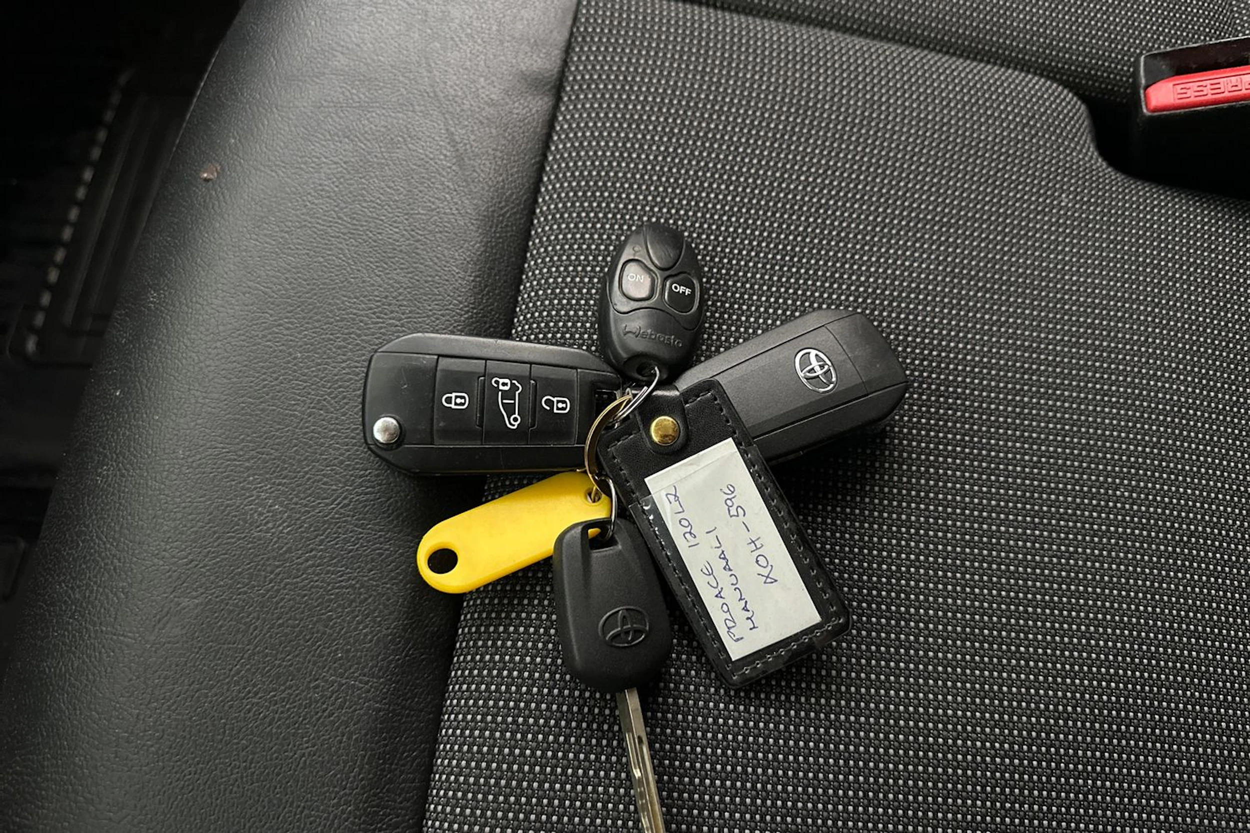 musta Toyota Proace 2018 kuva 18.