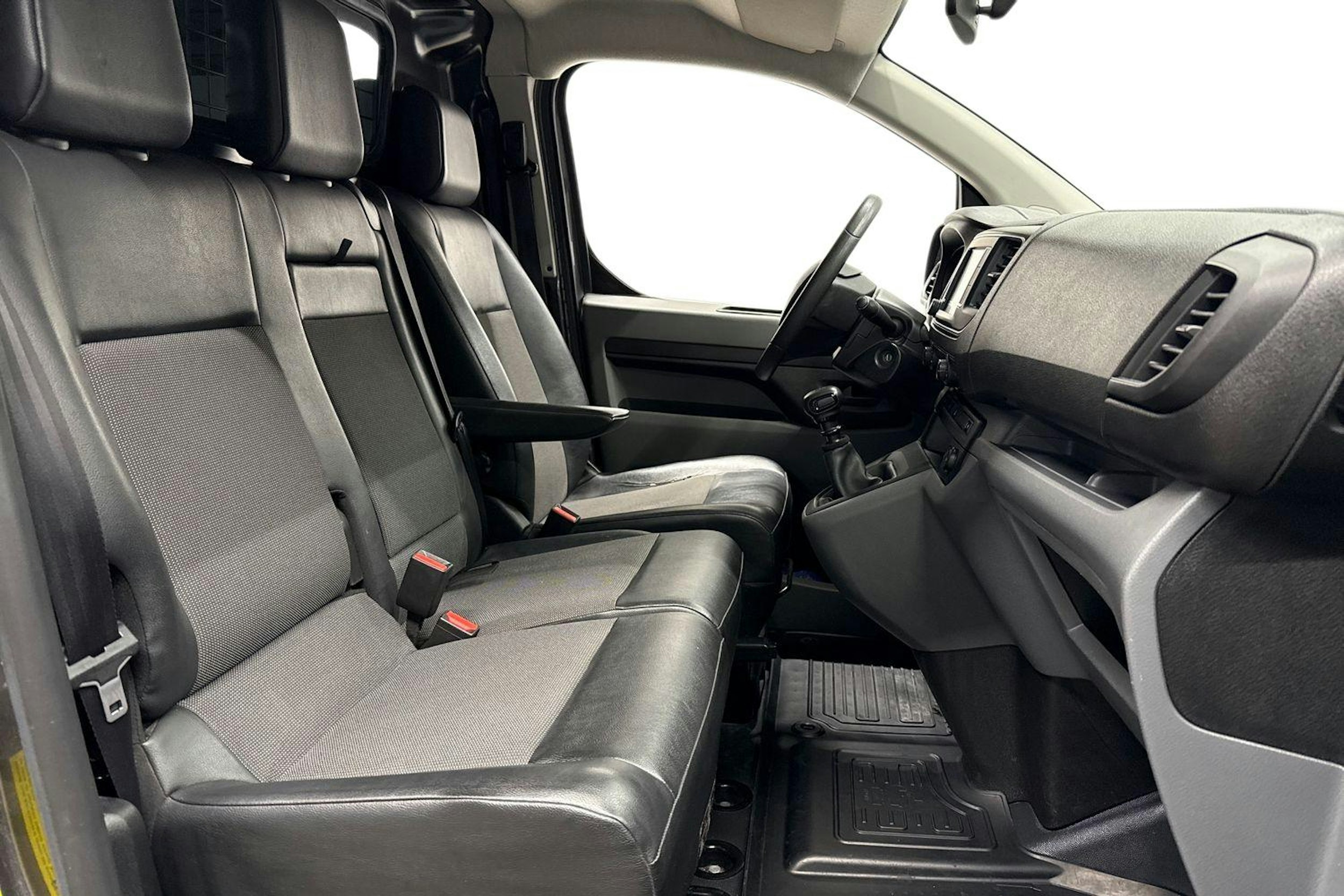 harmaa Toyota Proace 2018 kuva 8.