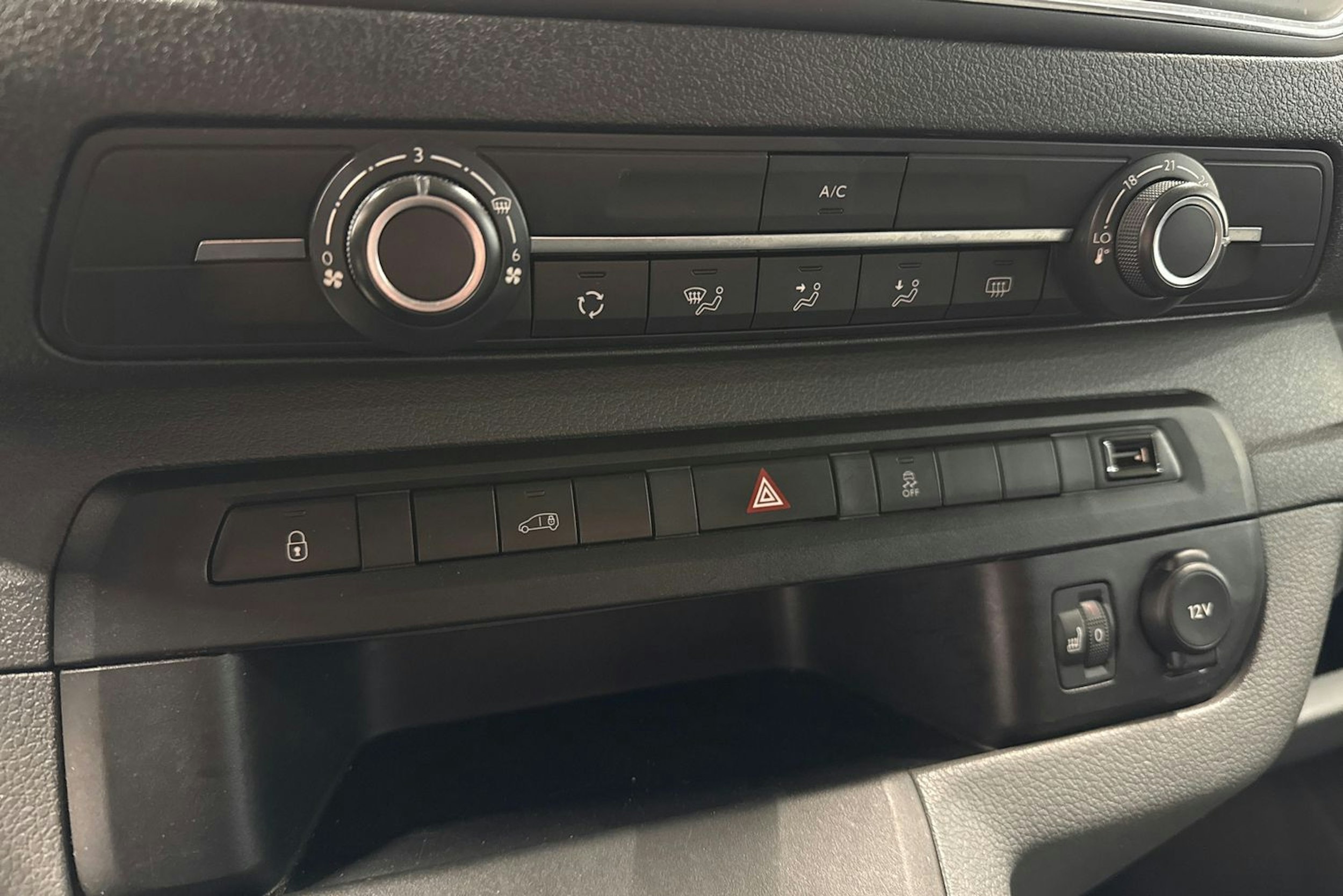 harmaa Toyota Proace 2018 kuva 18.