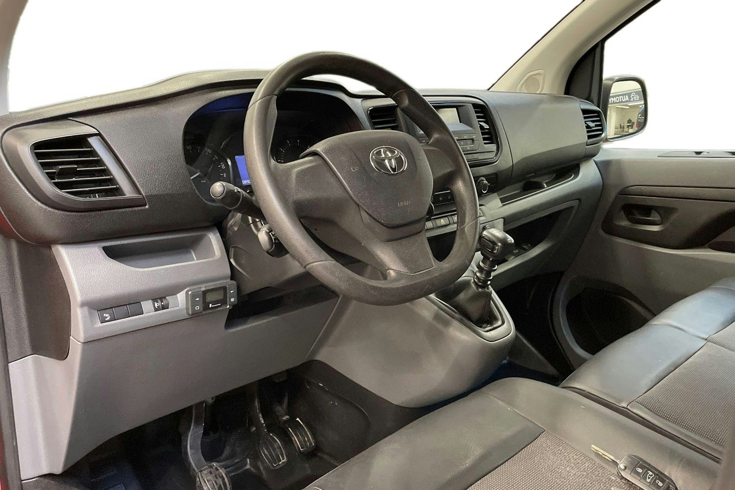 punainen Toyota Proace 2018 kuva 7.