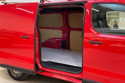 punainen Toyota Proace 2018 kuva 13.