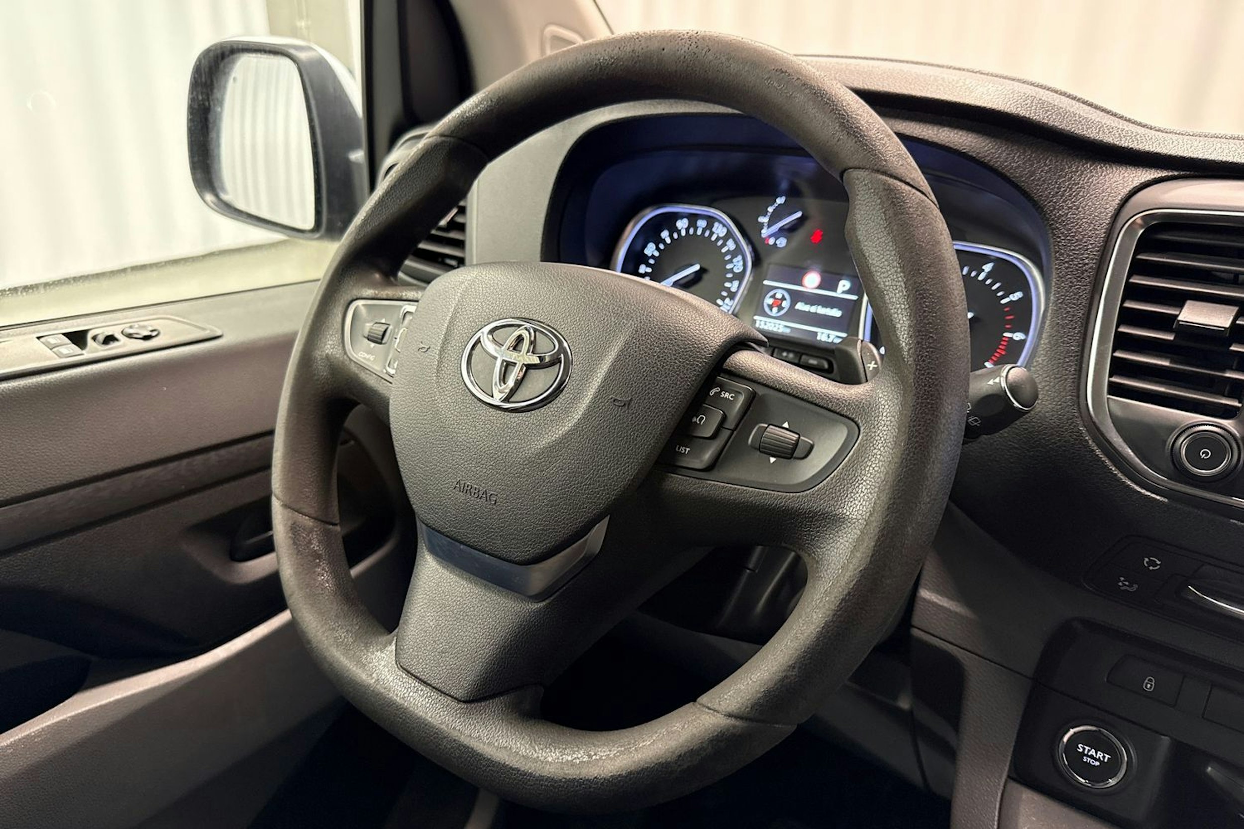 hopea Toyota Proace 2018 kuva 13.