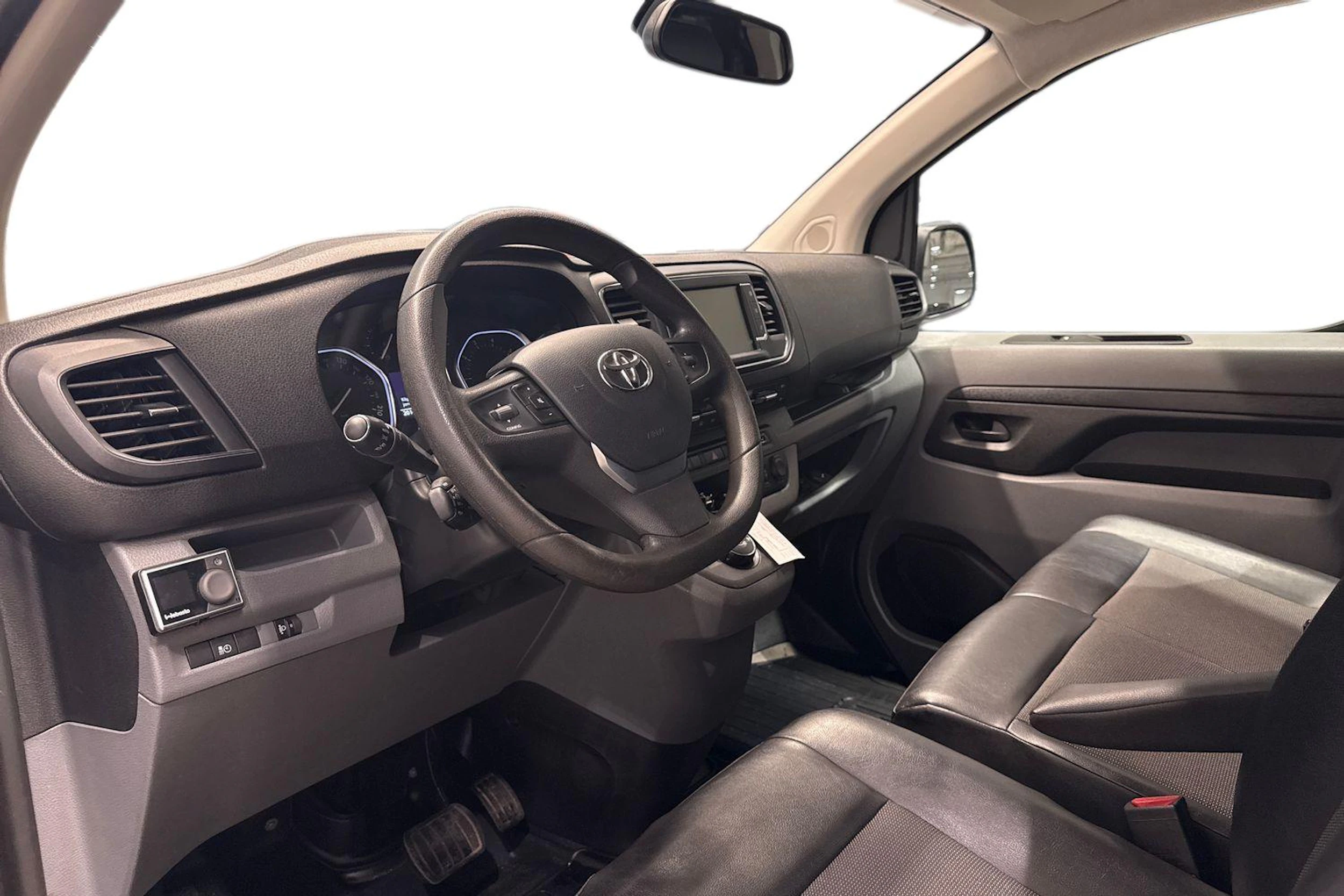 Harmaa Toyota Proace 2018 kuva 8.