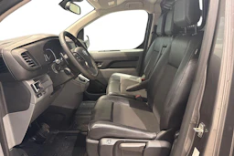 Harmaa Toyota Proace 2018 kuva 9.
