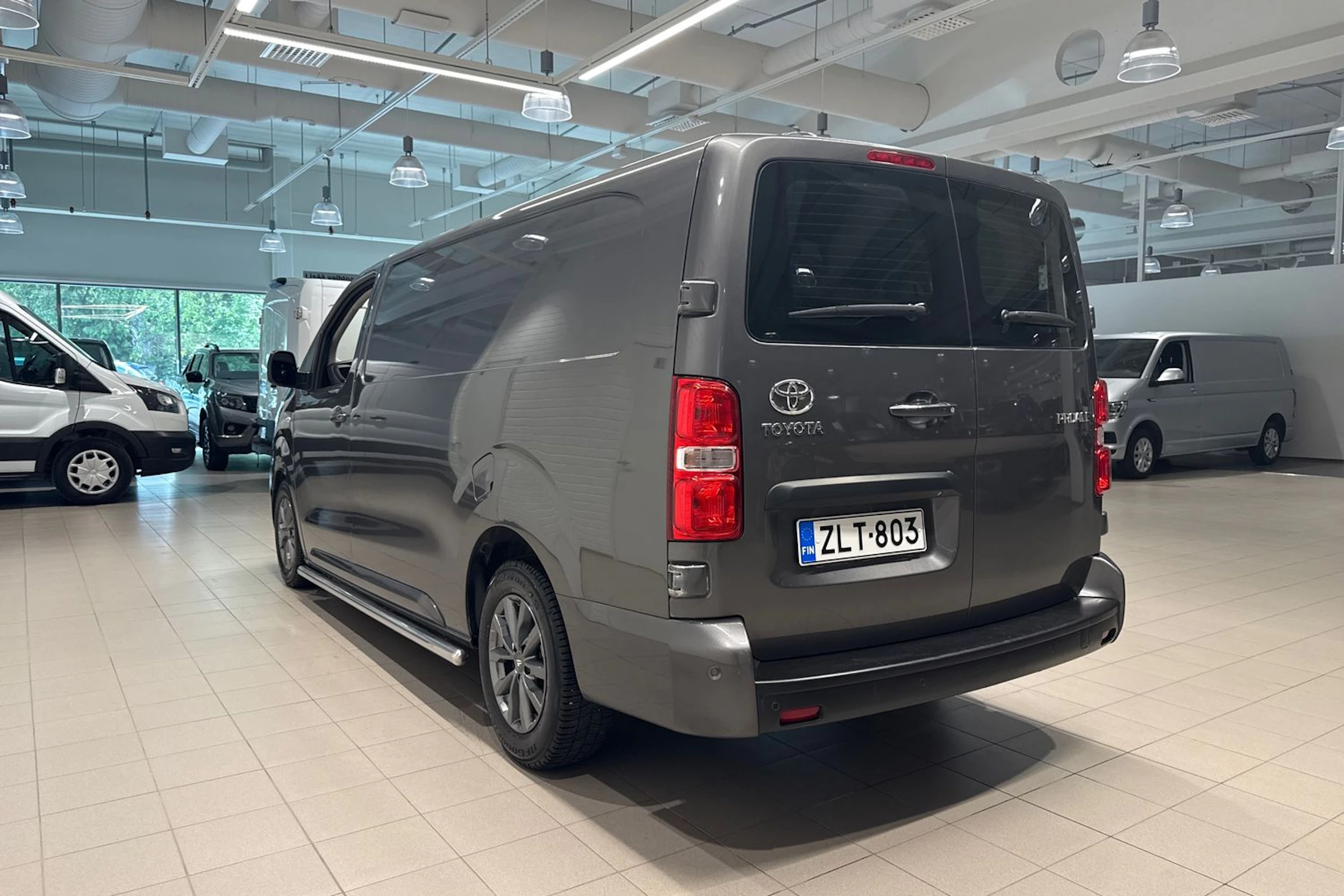 Harmaa Toyota Proace 2018 kuva 15.