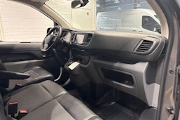 Harmaa Toyota Proace 2018 kuva 19.