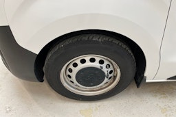 valkoinen Toyota Proace 2019 kuva 9.