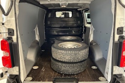 valkoinen Toyota Proace 2019 kuva 13.