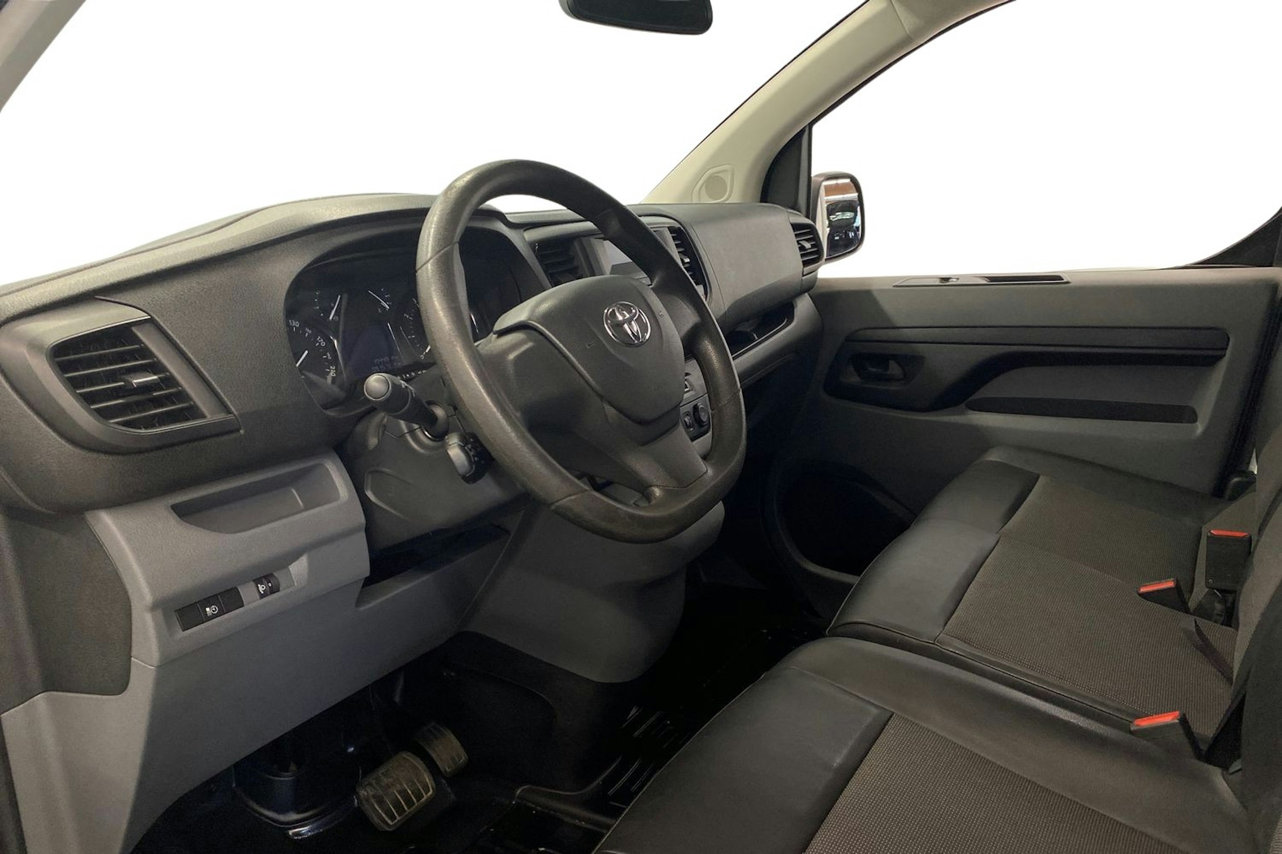 valkoinen Toyota Proace 2019 kuva 7.