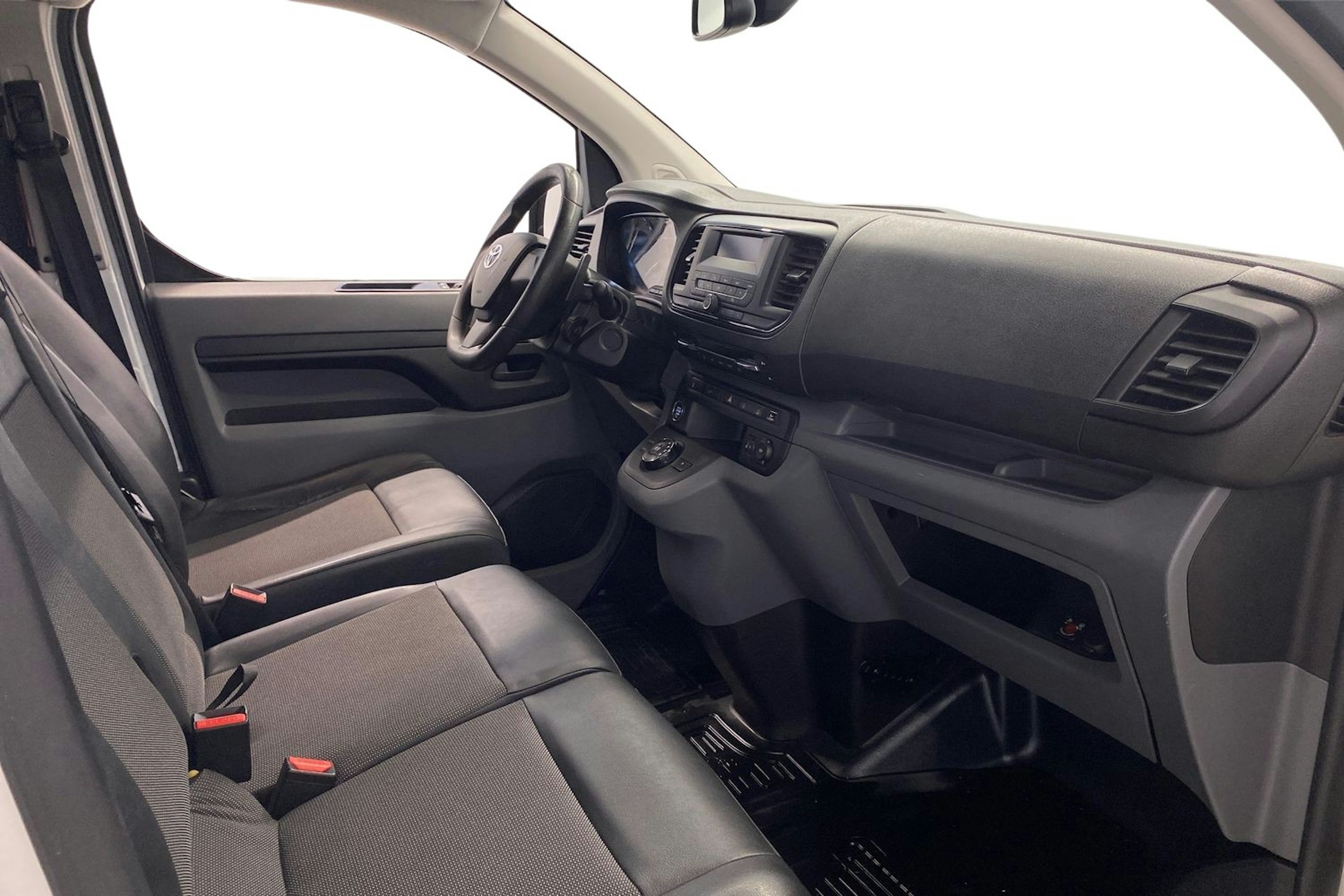 valkoinen Toyota Proace 2019 kuva 9.