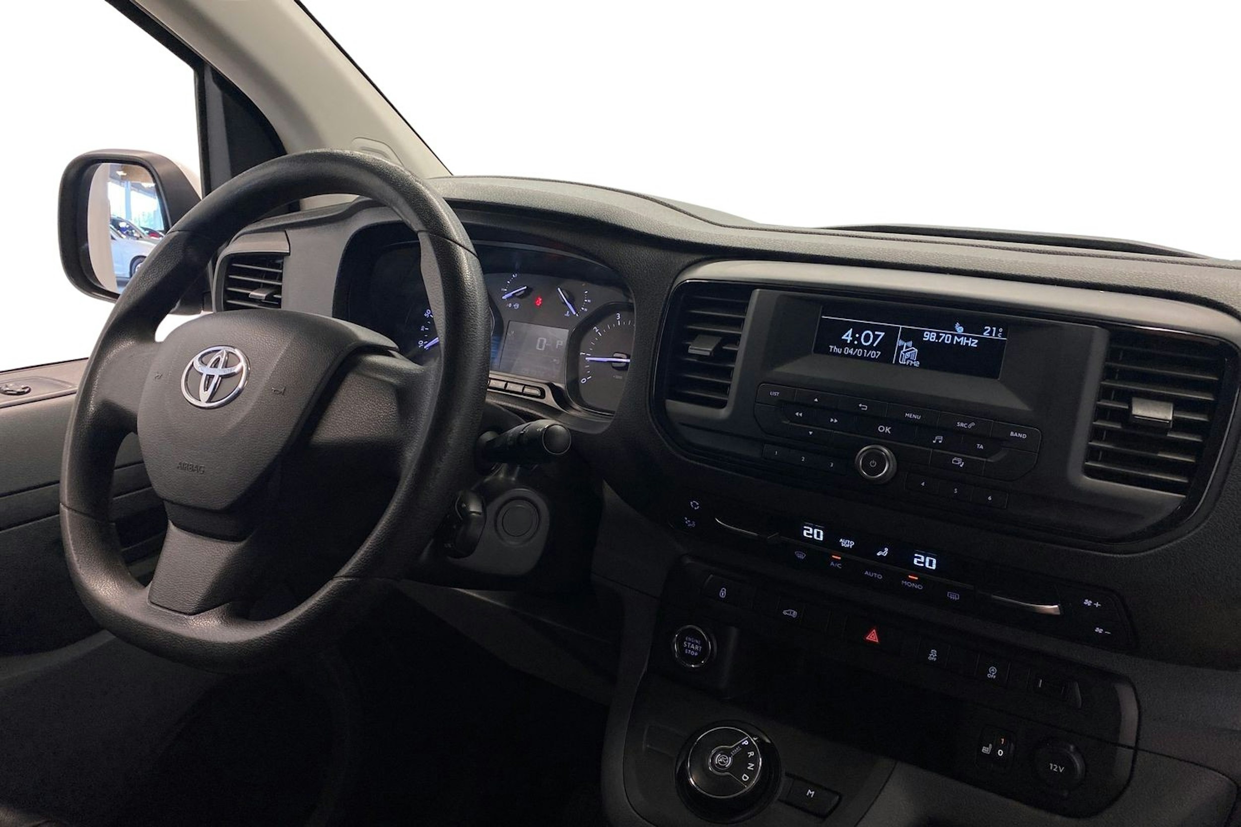 valkoinen Toyota Proace 2019 kuva 10.