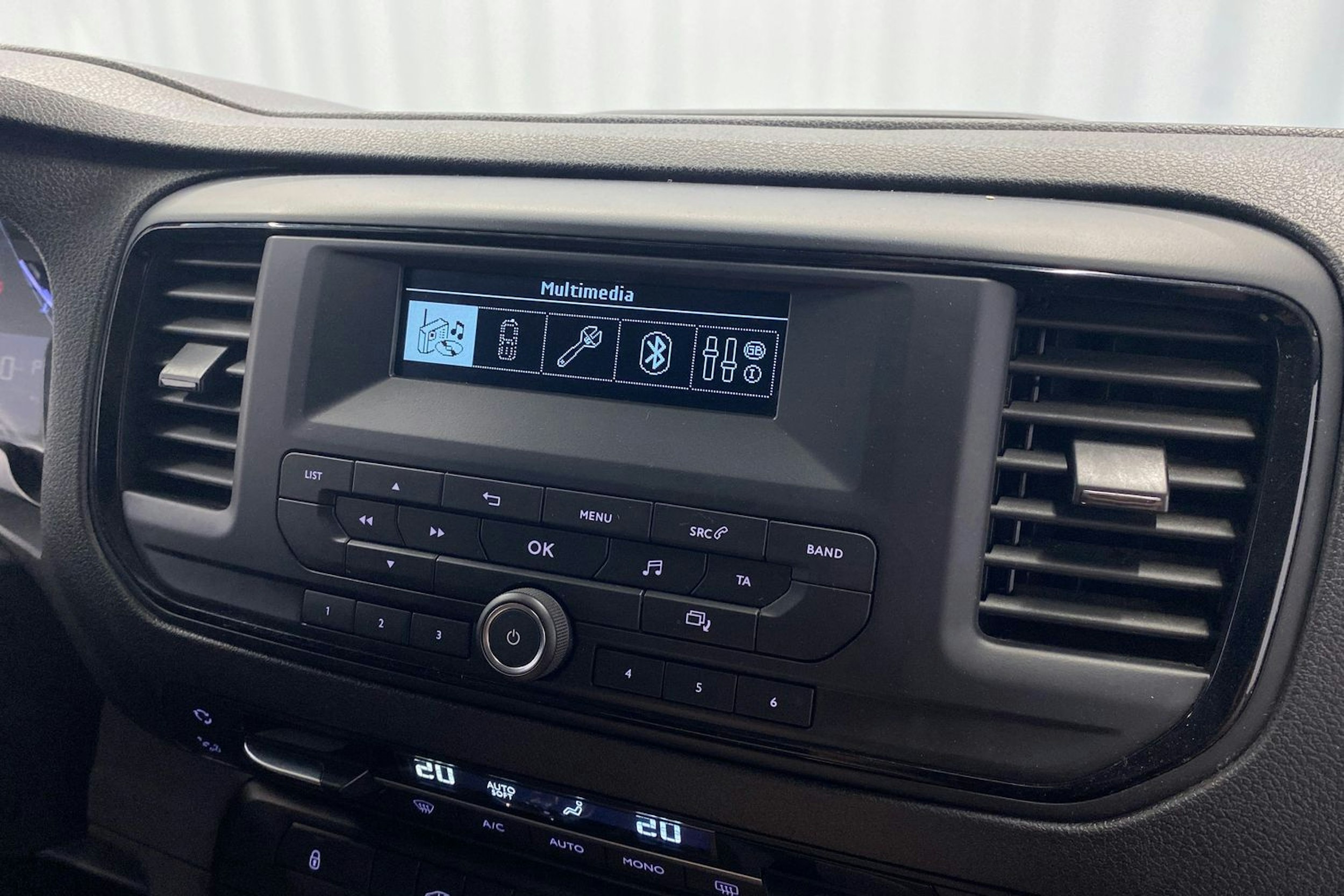 valkoinen Toyota Proace 2019 kuva 14.