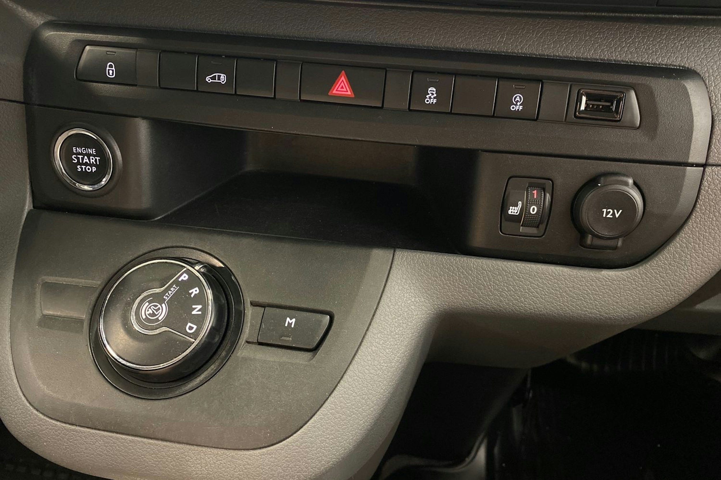 valkoinen Toyota Proace 2019 kuva 16.