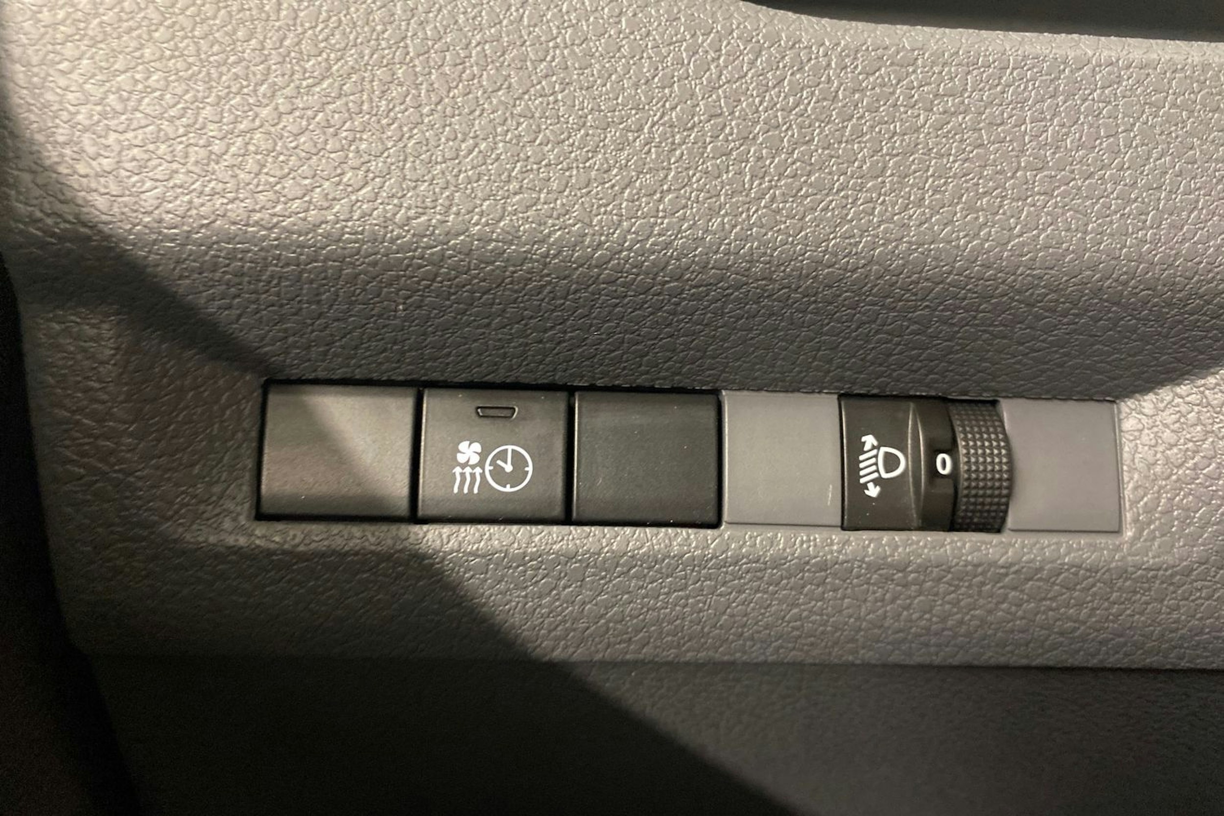 valkoinen Toyota Proace 2019 kuva 18.