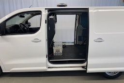 valkoinen Toyota Proace 2019 kuva 23.