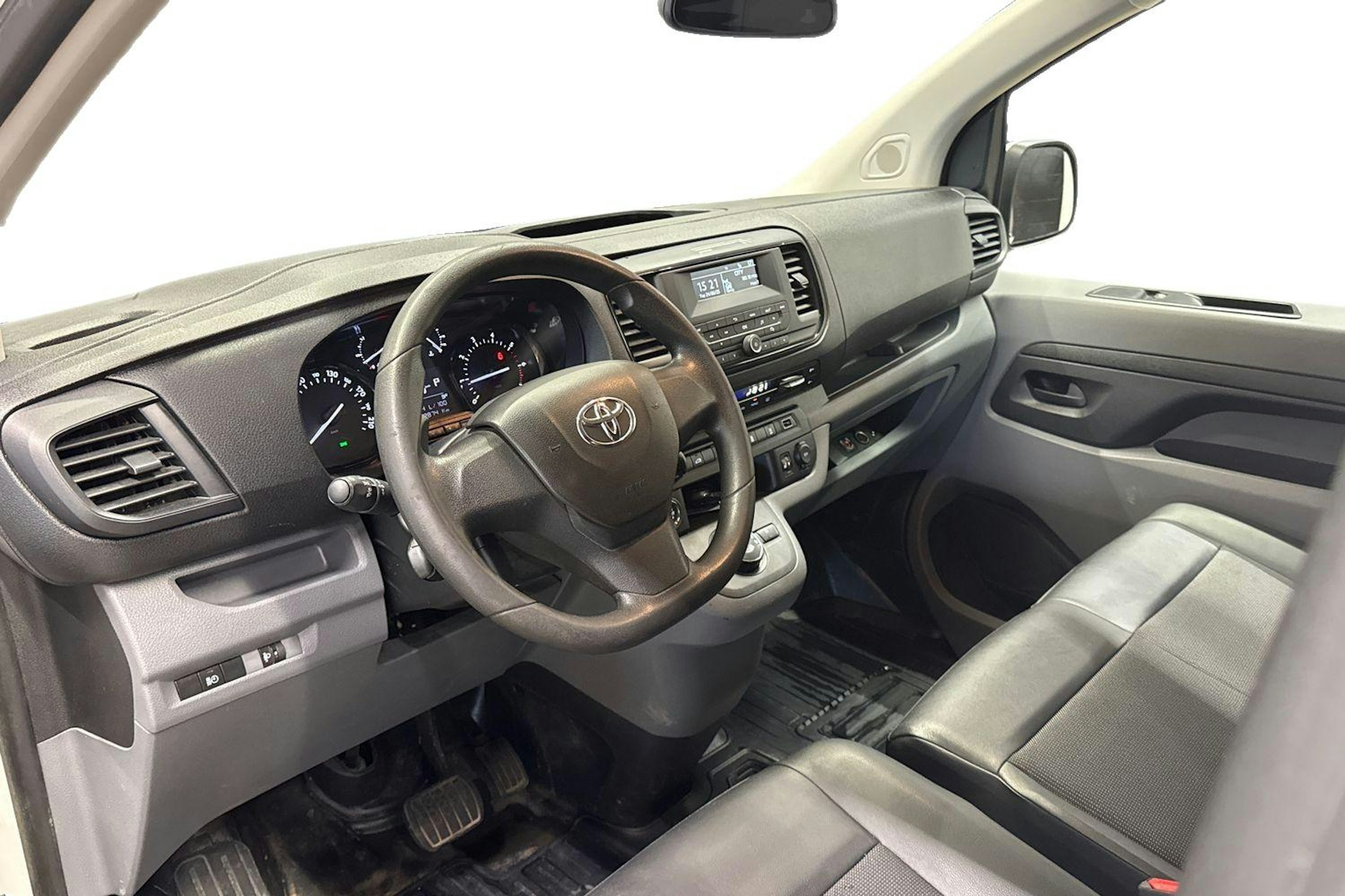 valkoinen Toyota Proace 2019 kuva 6.