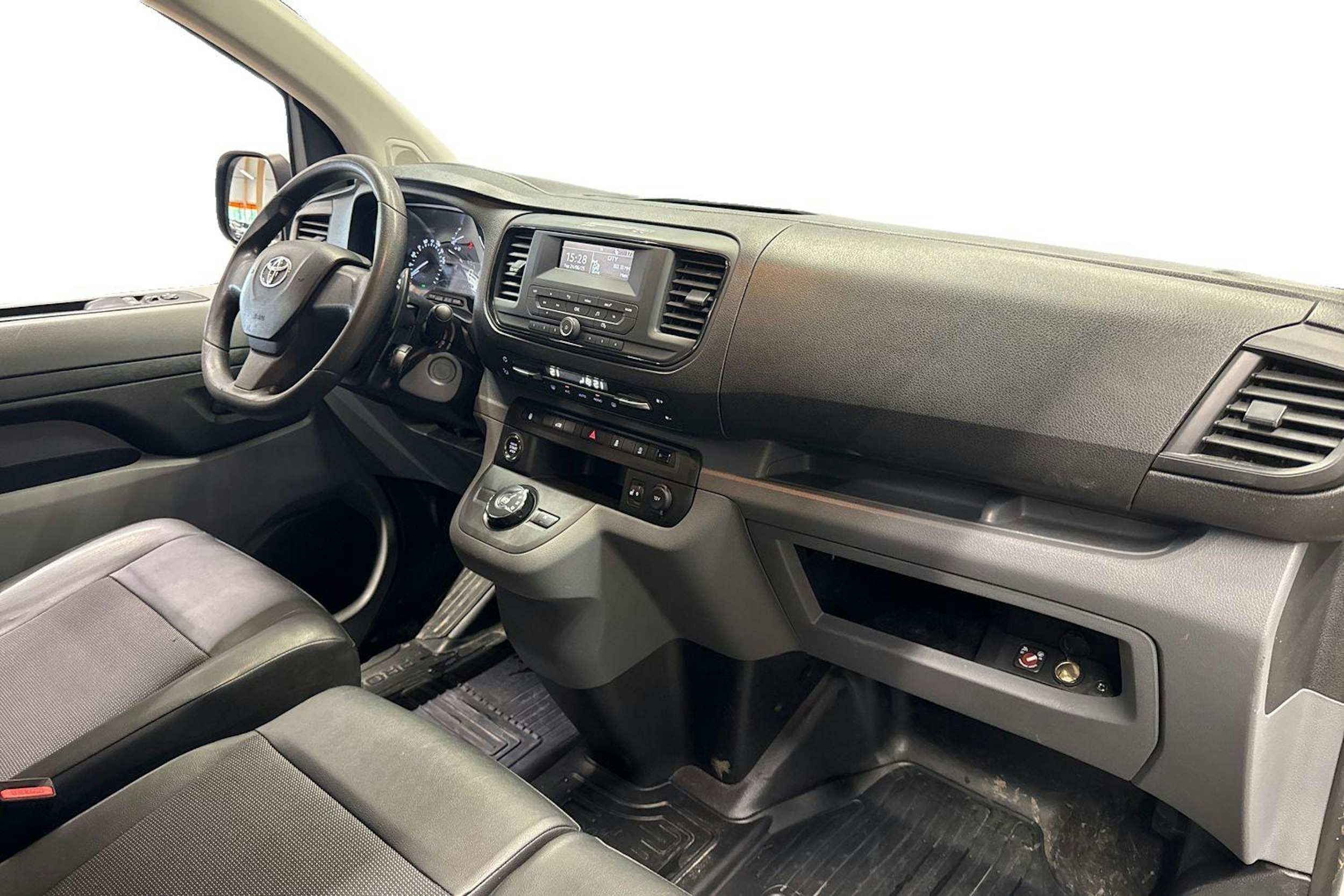 valkoinen Toyota Proace 2019 kuva 7.