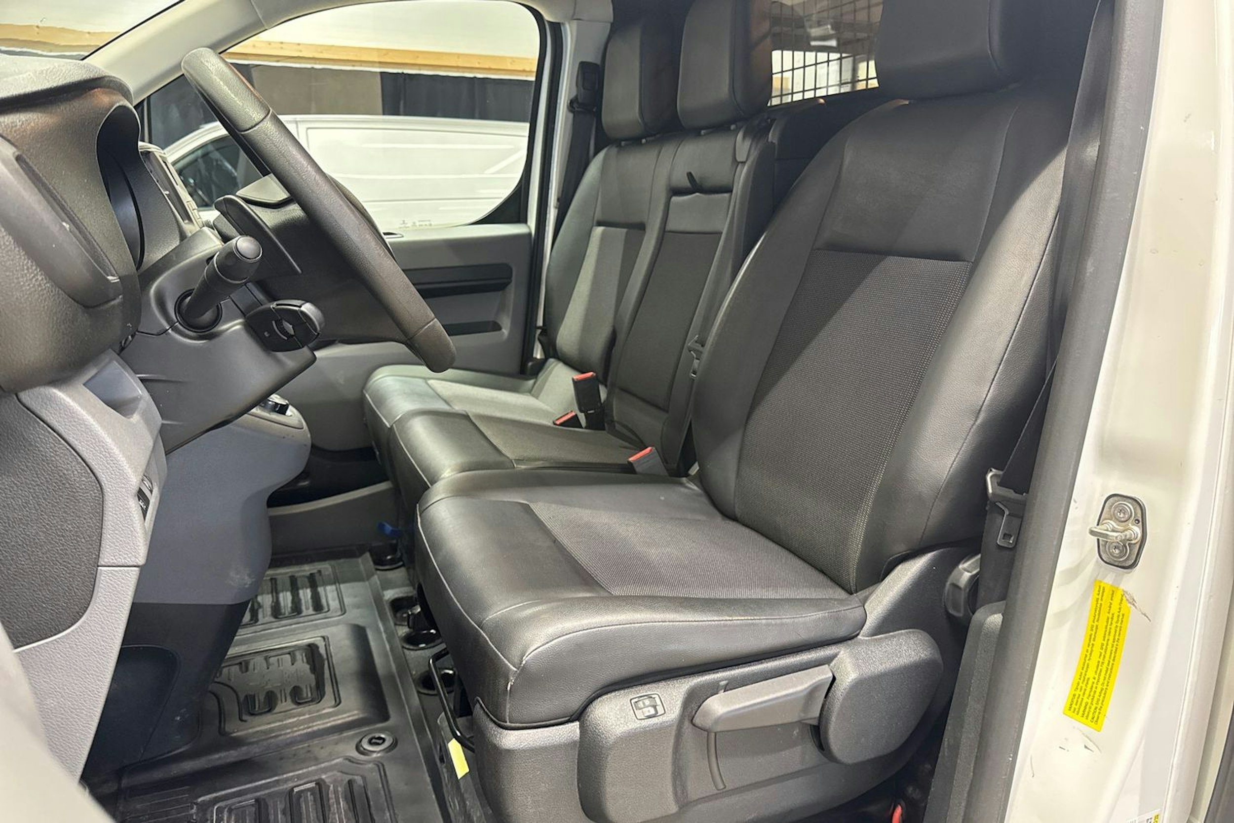 valkoinen Toyota Proace 2019 kuva 10.