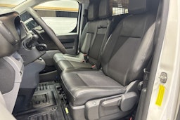 valkoinen Toyota Proace 2019 kuva 10.