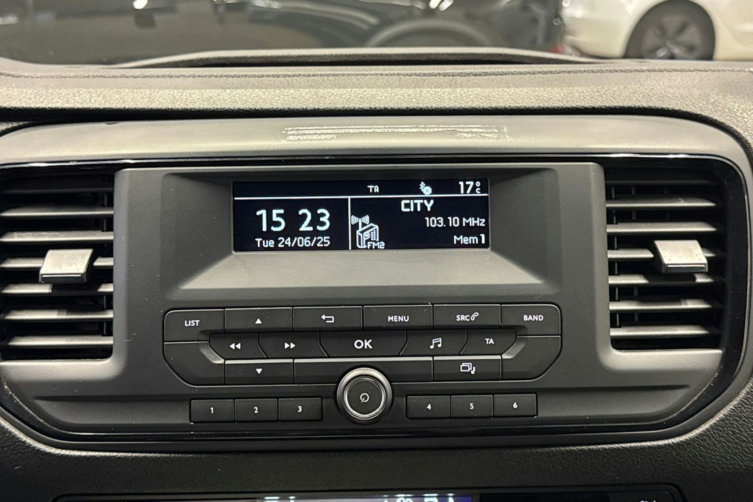 valkoinen Toyota Proace 2019 kuva 15.