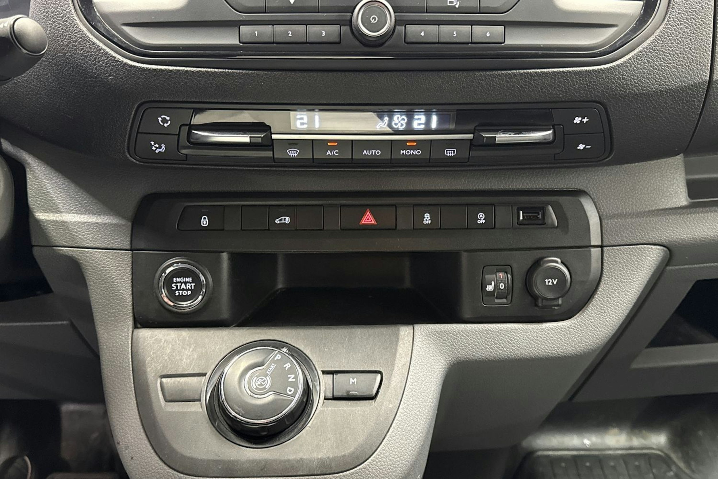 valkoinen Toyota Proace 2019 kuva 16.