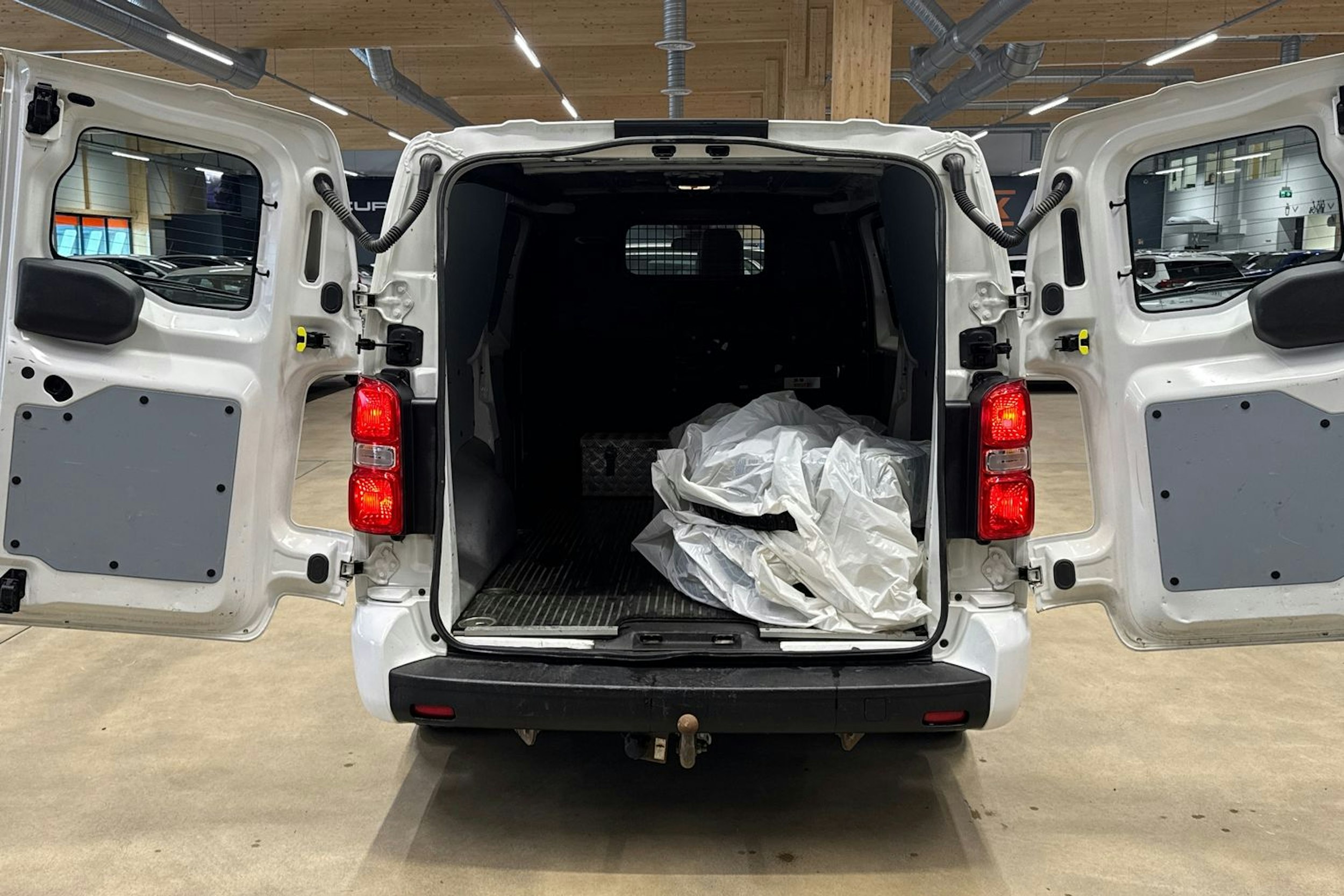 valkoinen Toyota Proace 2019 kuva 21.