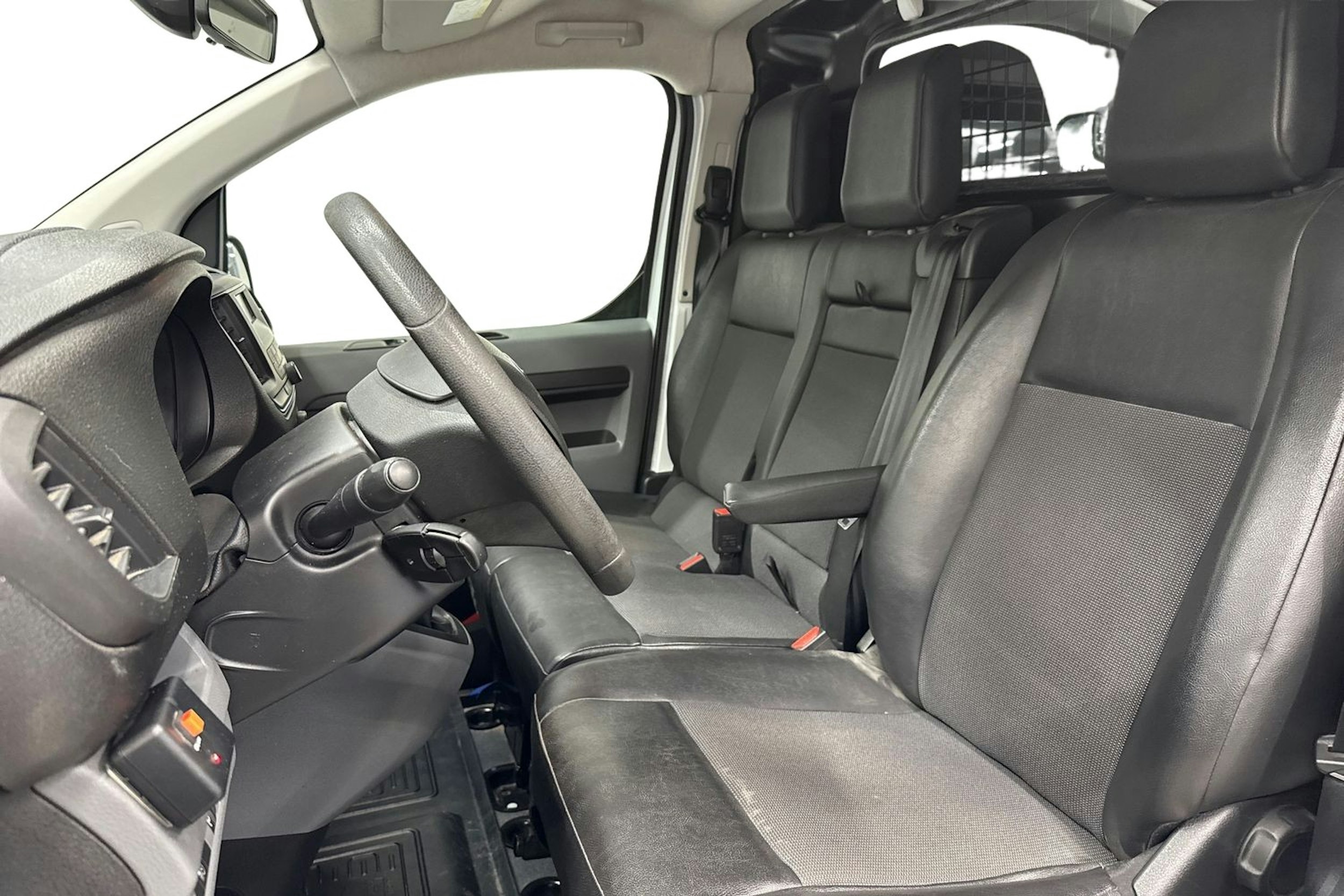 valkoinen Toyota Proace 2019 kuva 8.