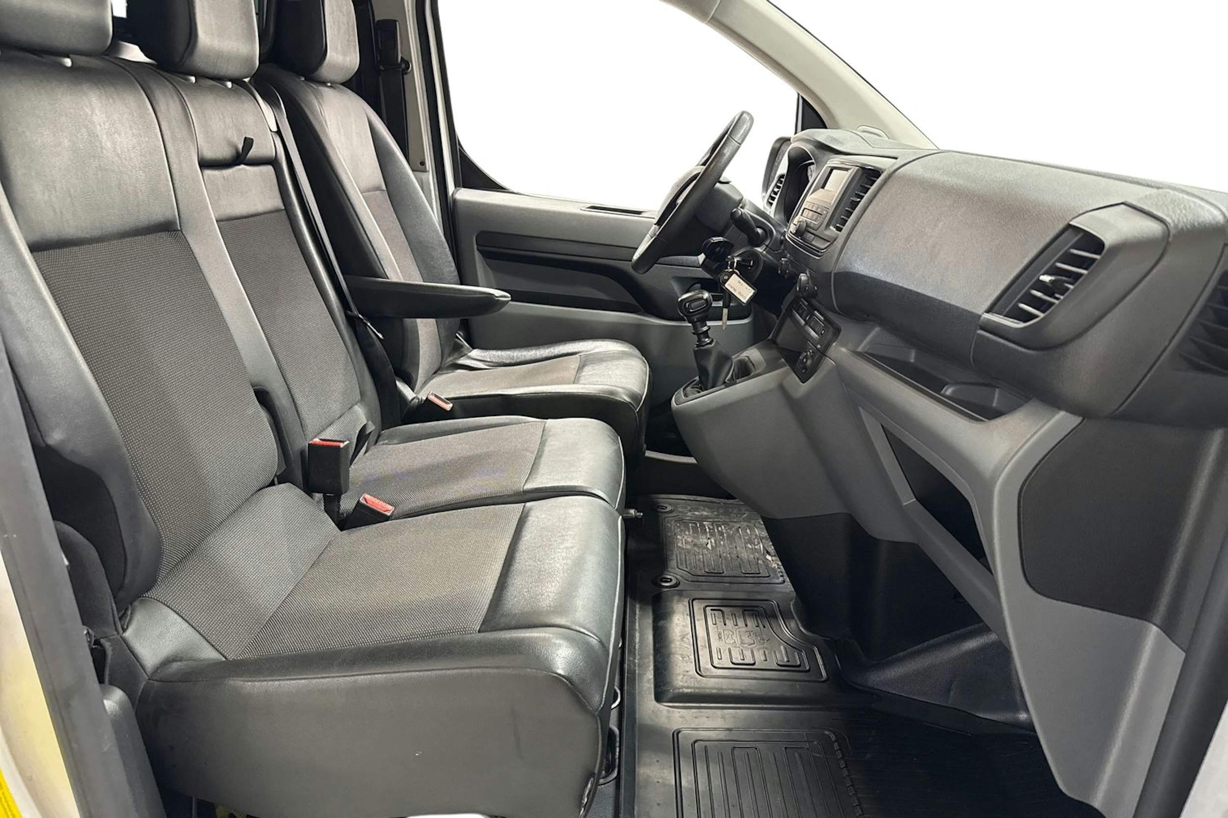 valkoinen Toyota Proace 2019 kuva 10.