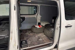 valkoinen Toyota Proace 2019 kuva 14.