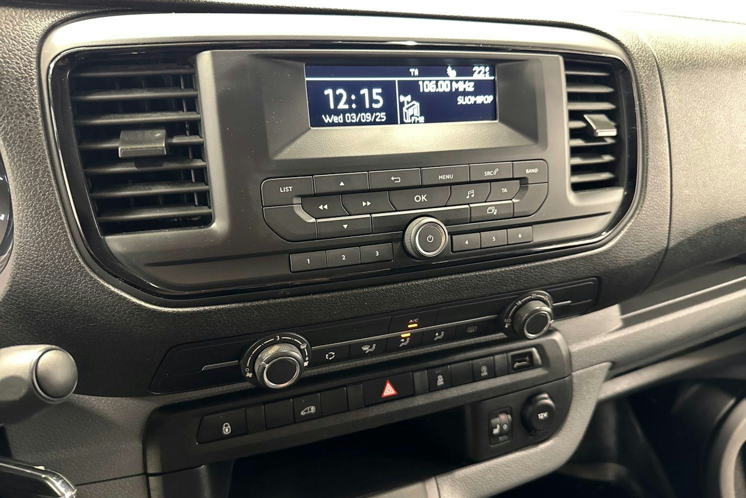 valkoinen Toyota Proace 2019 kuva 8.