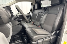 valkoinen Toyota Proace 2019 kuva 12.