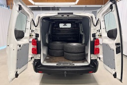valkoinen Toyota Proace 2019 kuva 14.