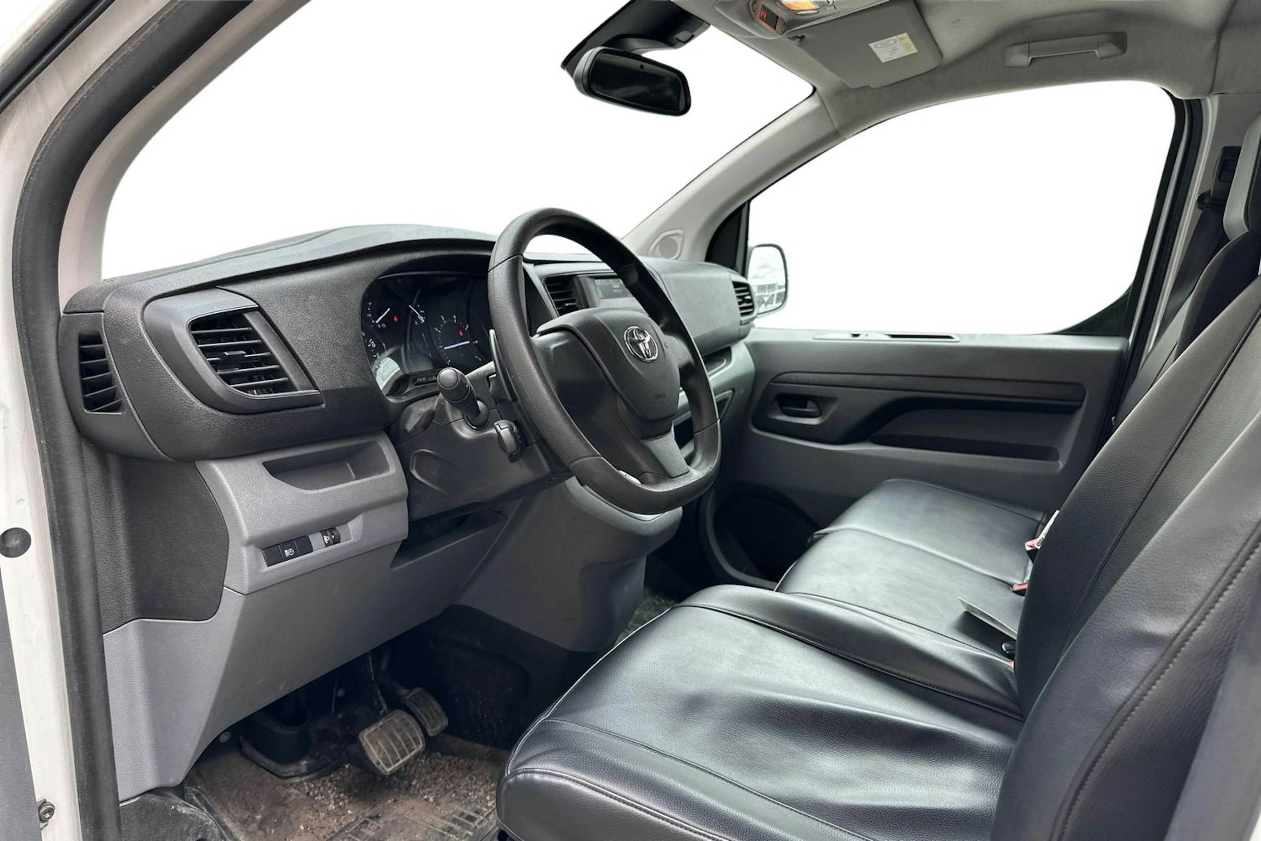 valkoinen Toyota Proace 2019 kuva 3.