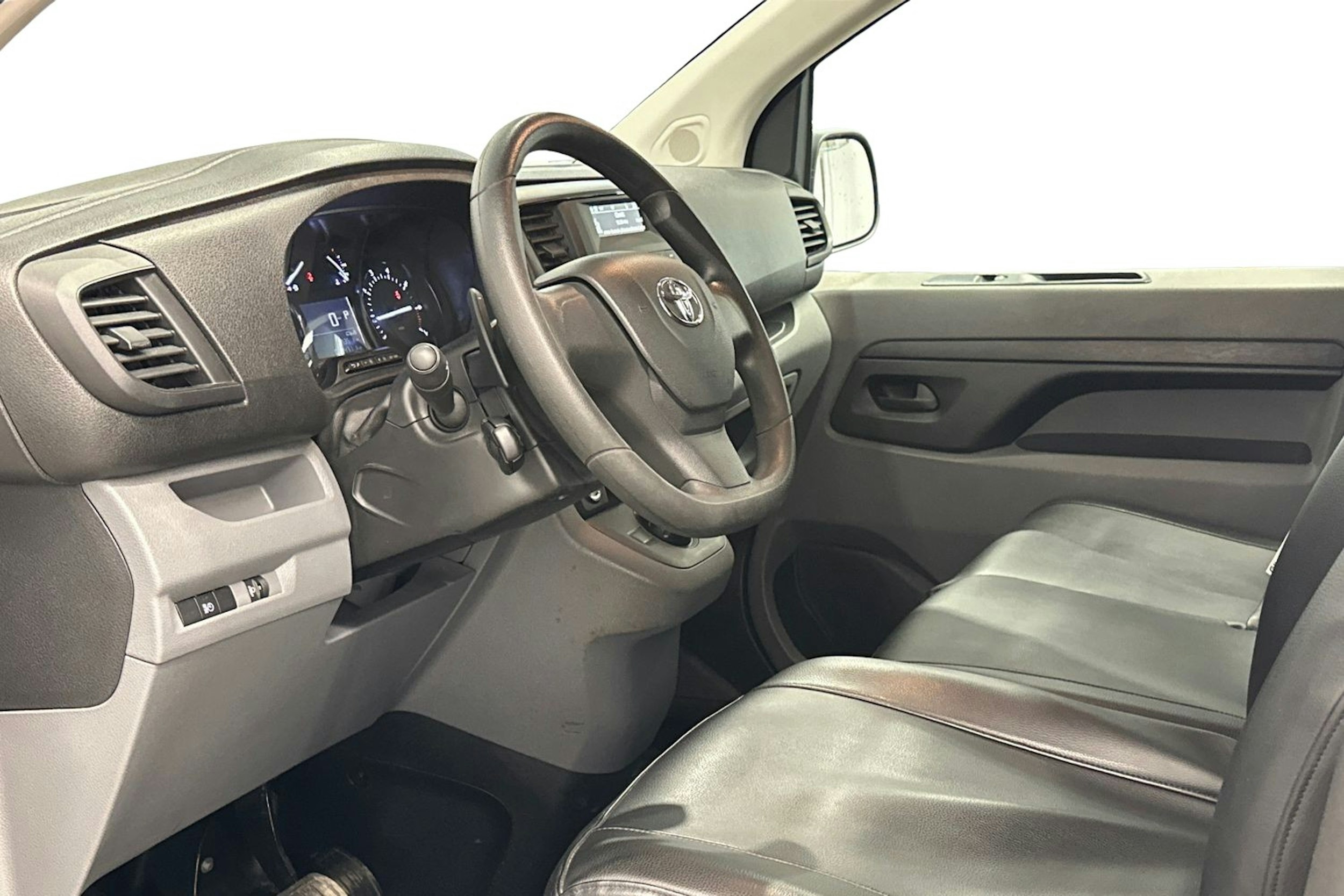 valkoinen Toyota Proace 2019 kuva 7.