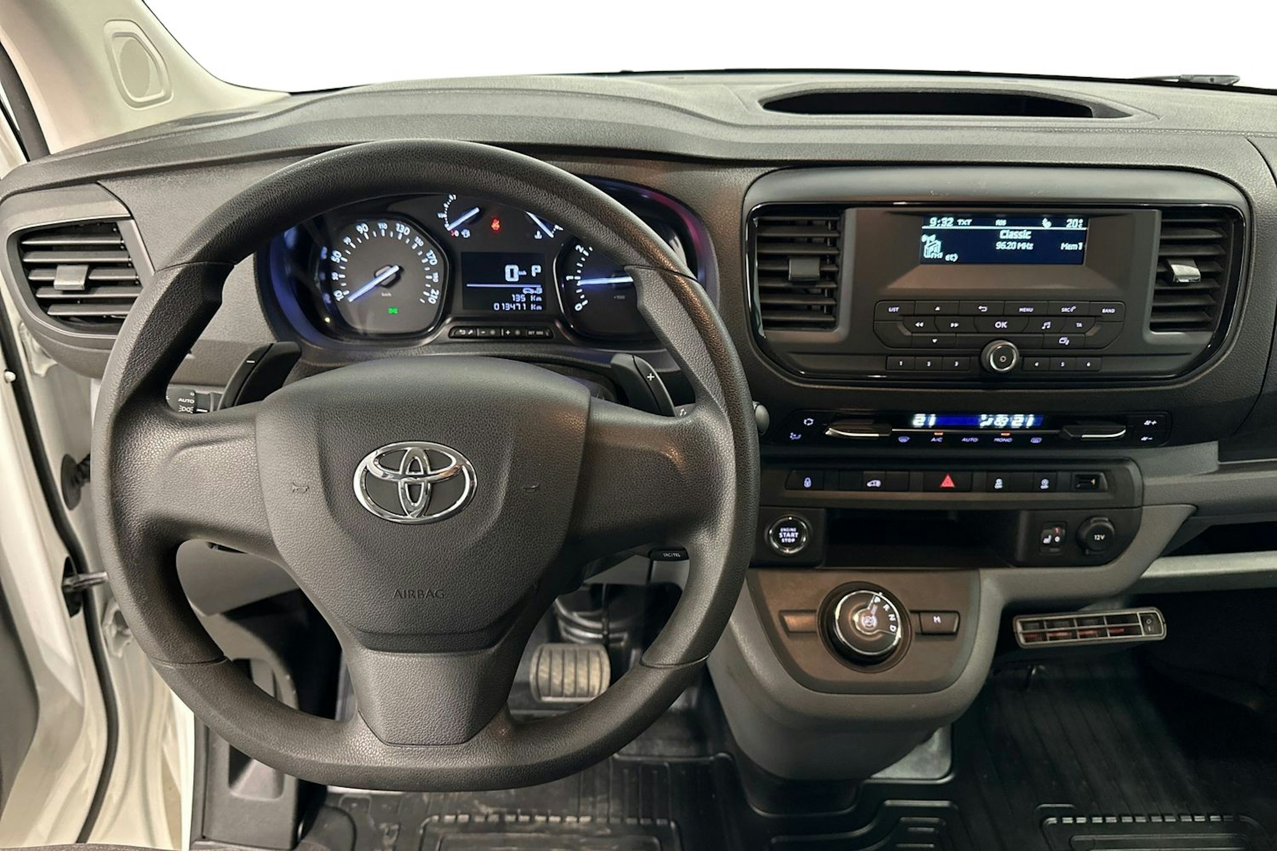 valkoinen Toyota Proace 2019 kuva 8.