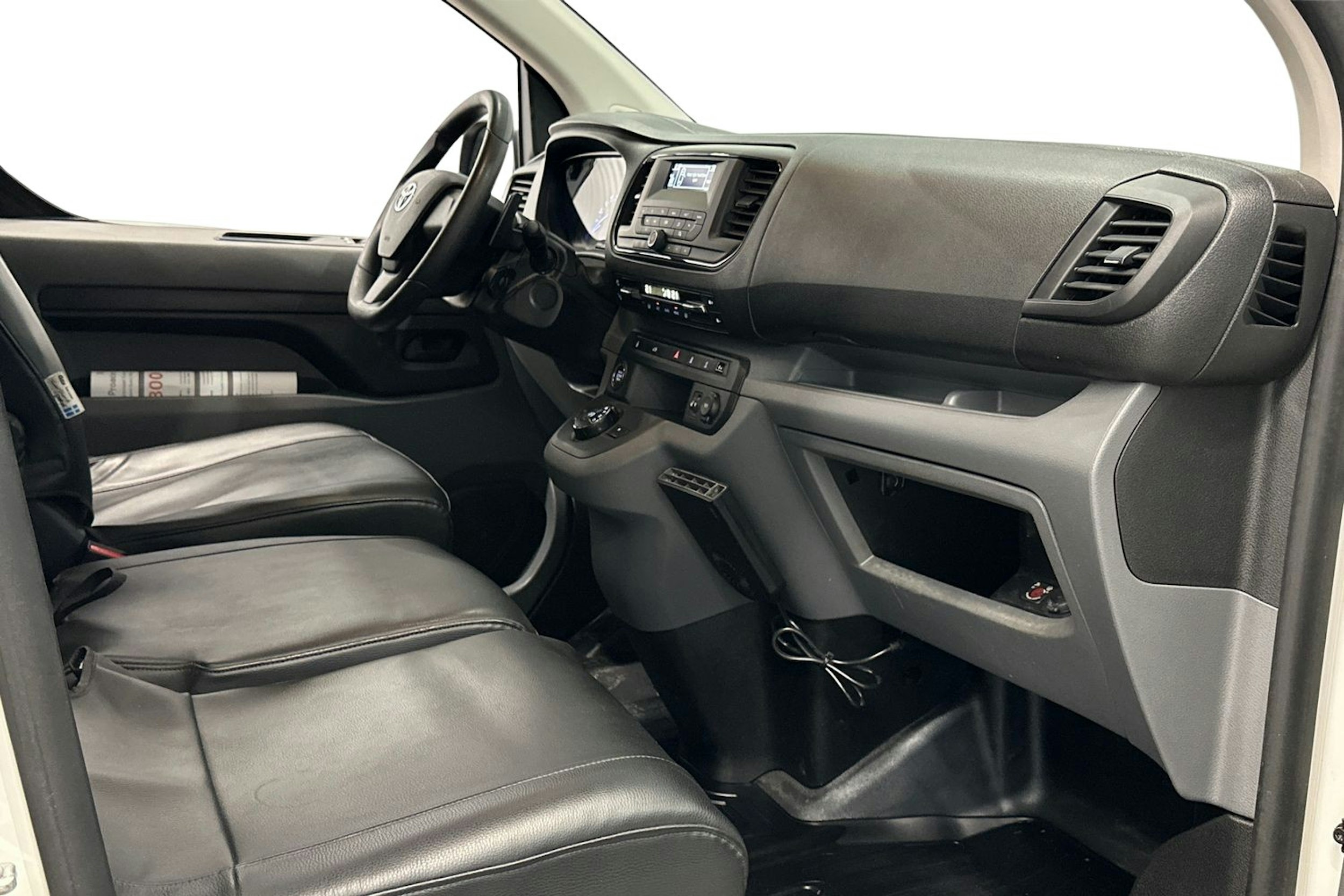 valkoinen Toyota Proace 2019 kuva 10.