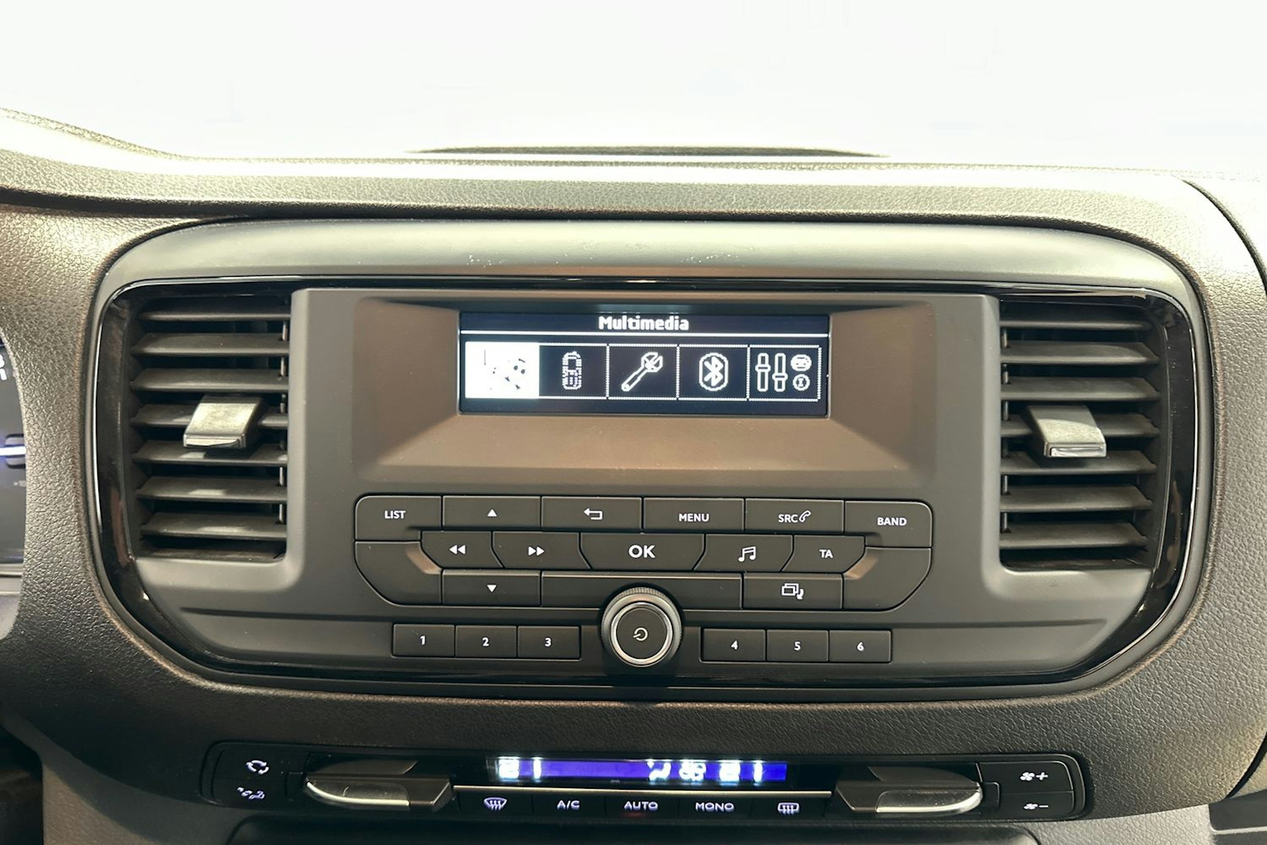 valkoinen Toyota Proace 2019 kuva 14.